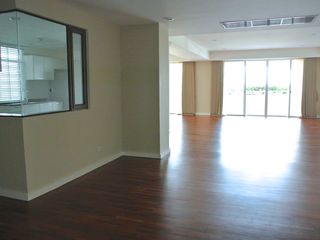 For rent 4 bedrooms condo in Watthana, Bangkok