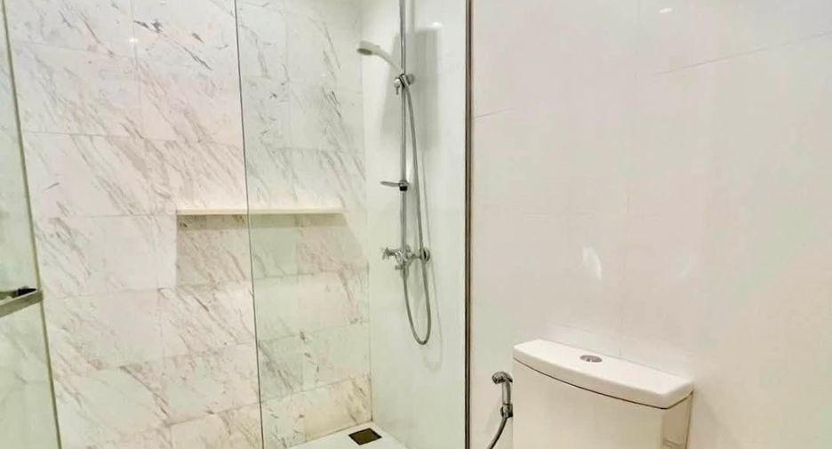 For rent and for sale 1 bed condo in Watthana, Bangkok
