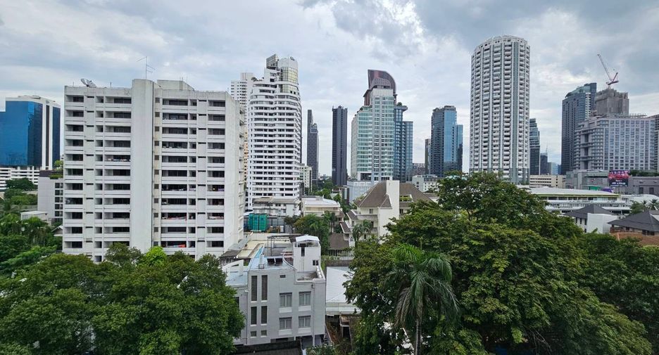 For rent 2 bedrooms condo in Watthana, Bangkok