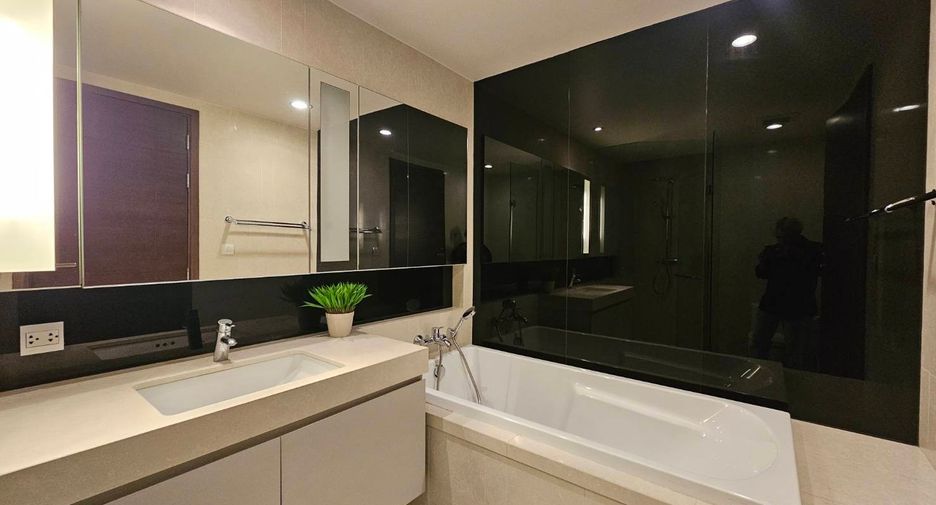 For rent 2 bedrooms condo in Watthana, Bangkok