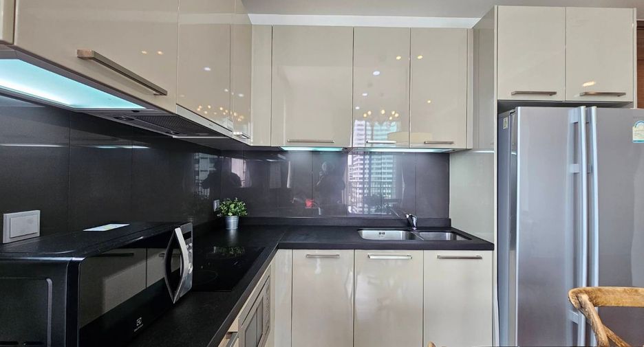 For rent 2 bedrooms condo in Watthana, Bangkok