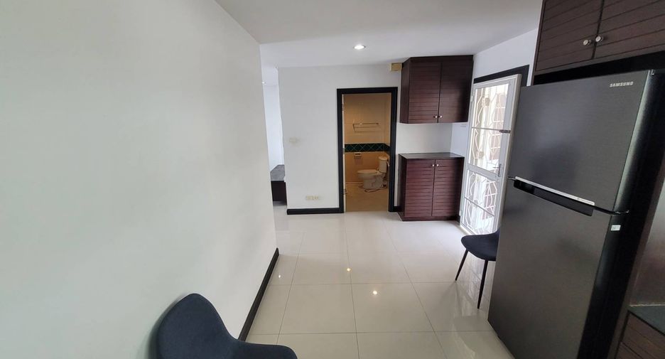 À louer 2 chambres condo à Phra Khanong, Bangkok