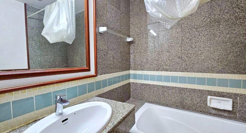 For rent 2 bedrooms condo in Sathon, Bangkok