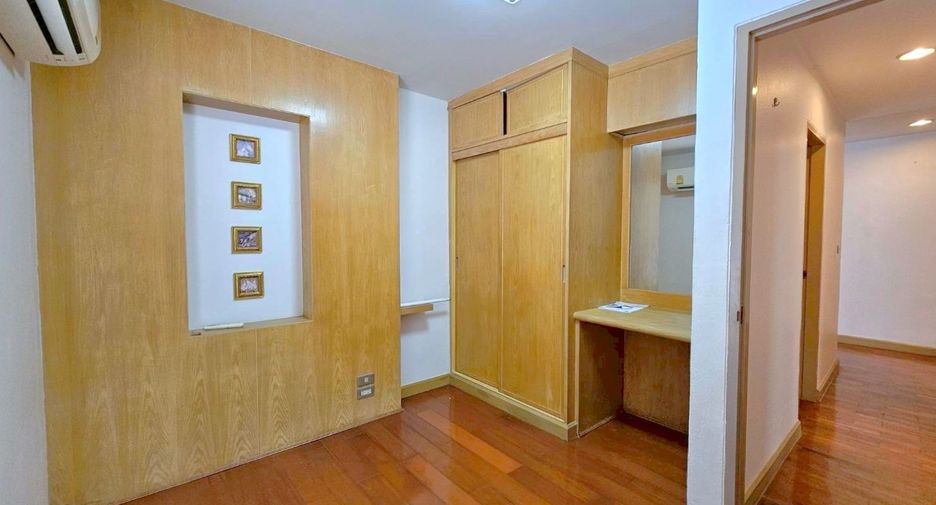 For rent 2 bedrooms condo in Sathon, Bangkok