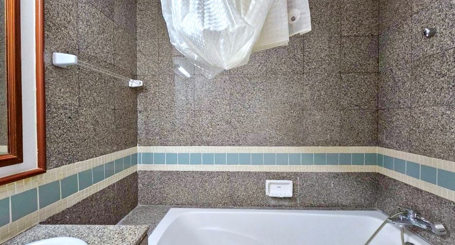 For rent 2 bedrooms condo in Sathon, Bangkok