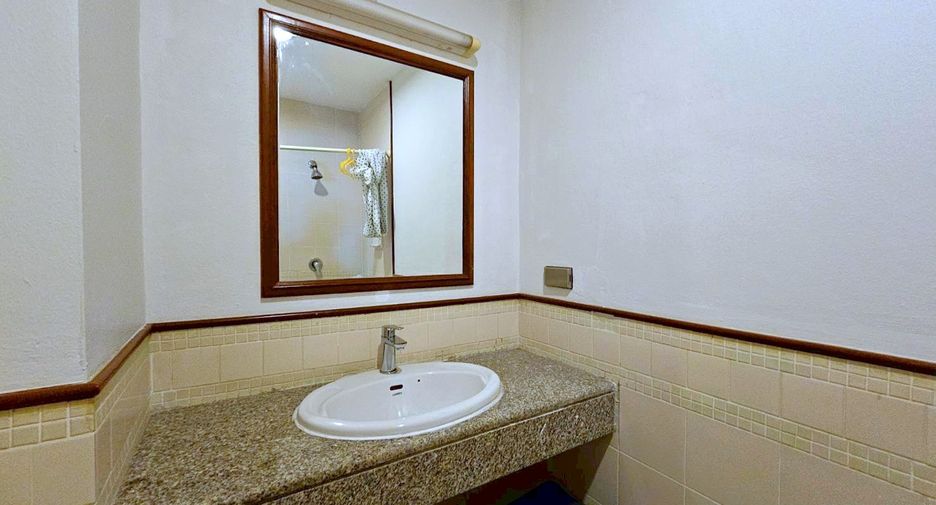 For rent 2 bedrooms condo in Sathon, Bangkok