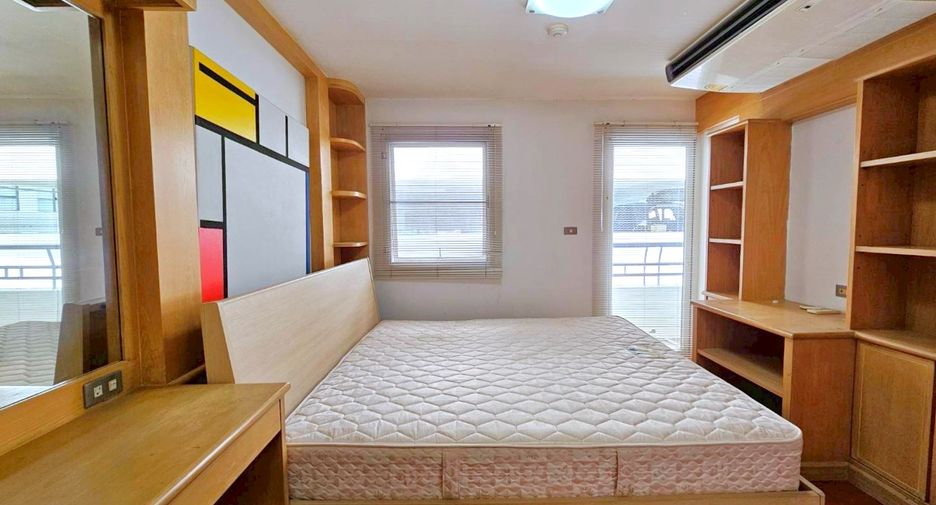 For rent 2 bedrooms condo in Sathon, Bangkok
