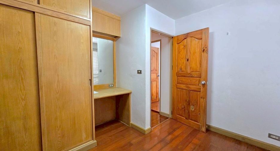 For rent 2 bedrooms condo in Sathon, Bangkok