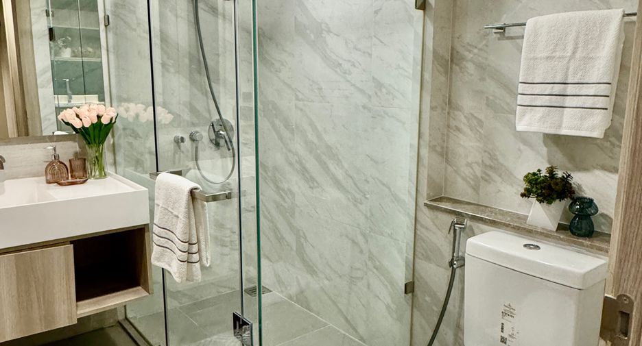 For rent 1 bed condo in Watthana, Bangkok