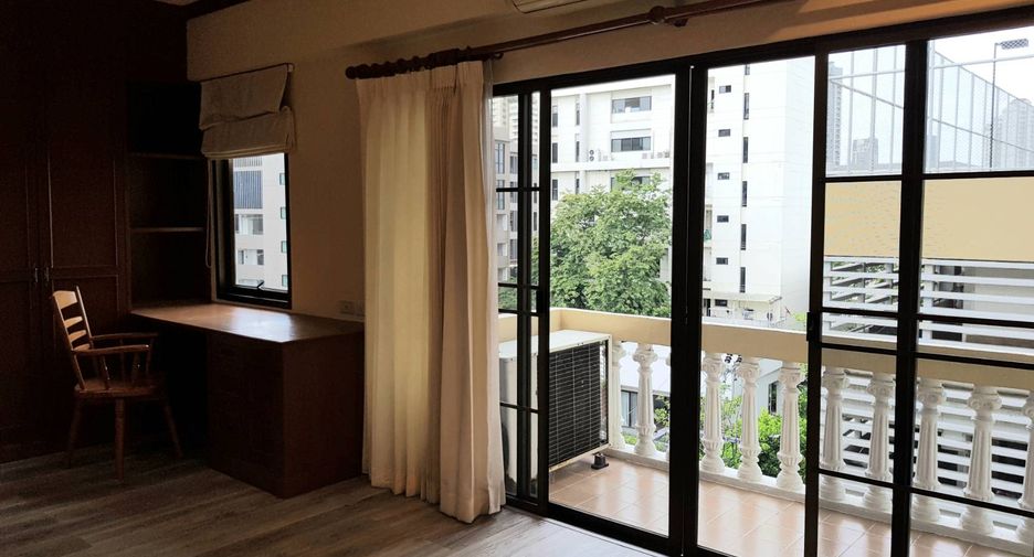 For rent 3 bedrooms condo in Watthana, Bangkok