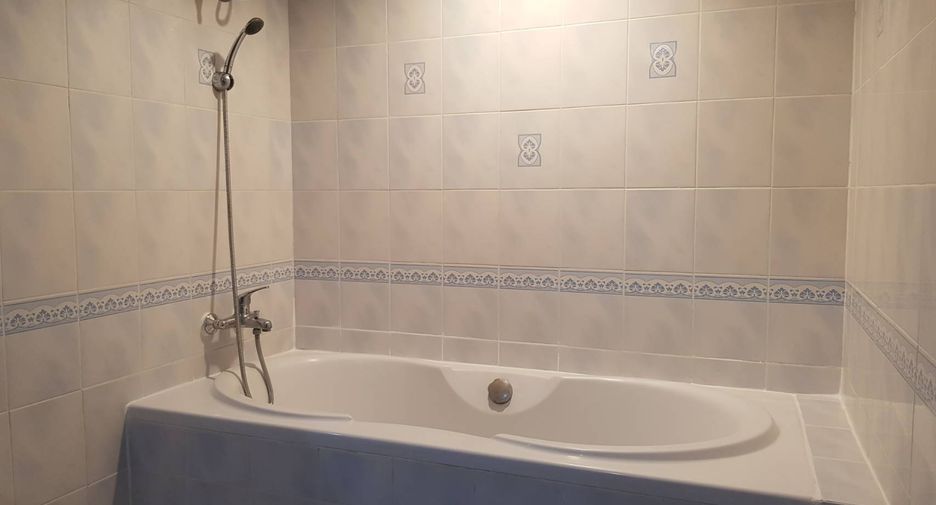 For rent 3 bedrooms condo in Watthana, Bangkok