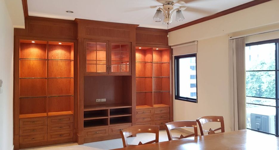 For rent 3 bedrooms condo in Watthana, Bangkok