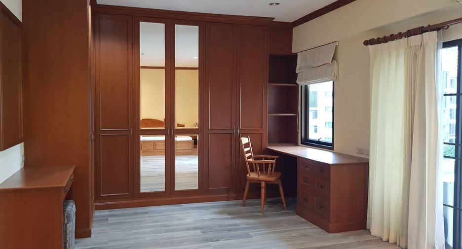 For rent 3 bedrooms condo in Watthana, Bangkok