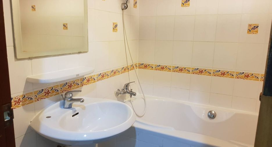 For rent 3 bedrooms condo in Watthana, Bangkok