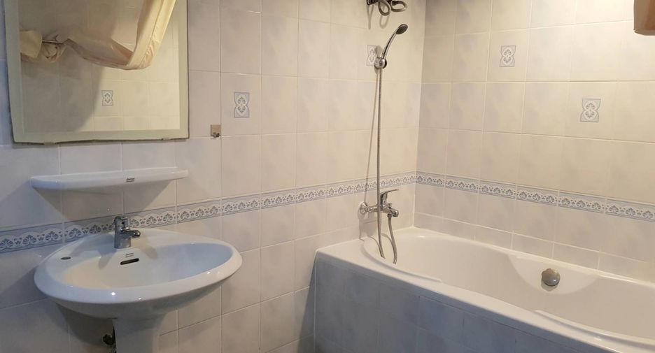 For rent 3 bedrooms condo in Watthana, Bangkok