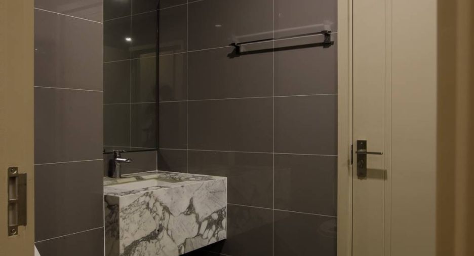 For rent and for sale 1 bed condo in Pathum Wan, Bangkok