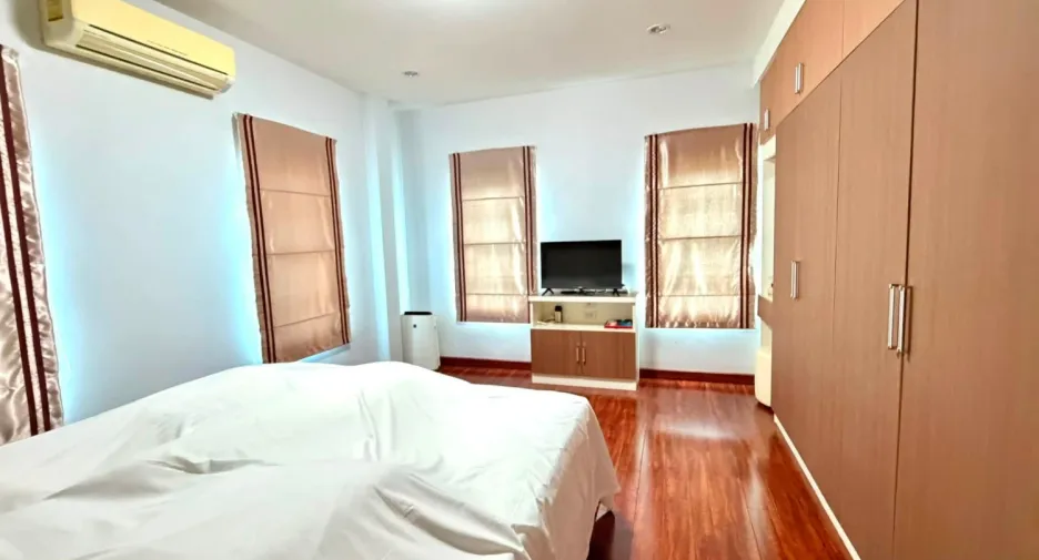For sale 3 bedrooms house in Bang Saray, Pattaya