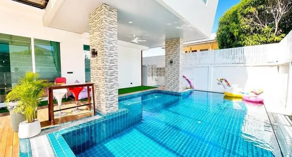 For rent 5 bedrooms villa in Bang Lamung, Chonburi