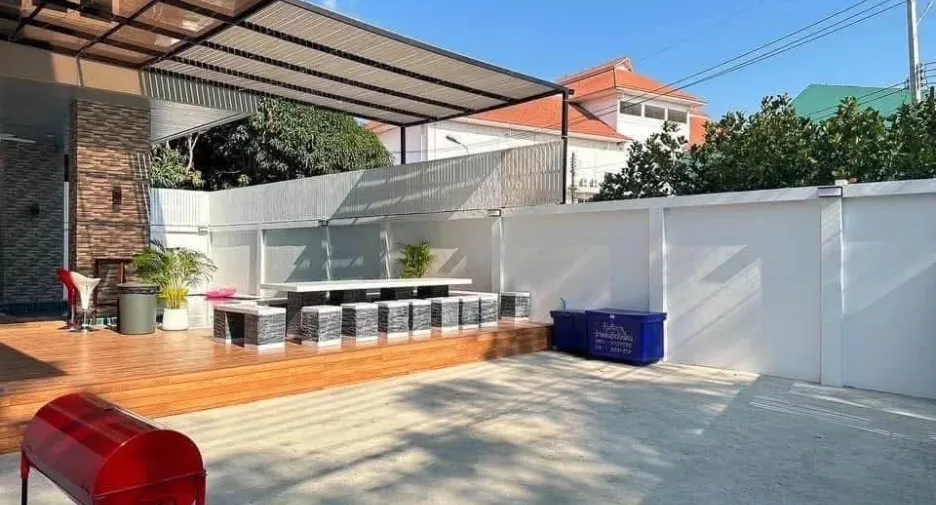 For rent 5 bedrooms villa in Bang Lamung, Chonburi