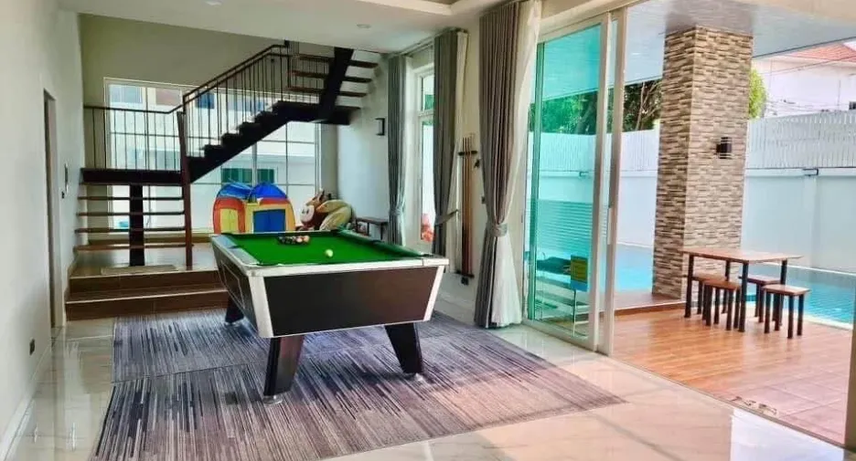 For rent 5 bedrooms villa in Bang Lamung, Chonburi