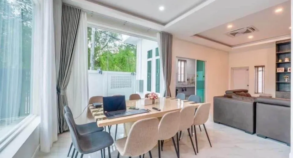 For rent 5 bedrooms villa in Bang Lamung, Chonburi