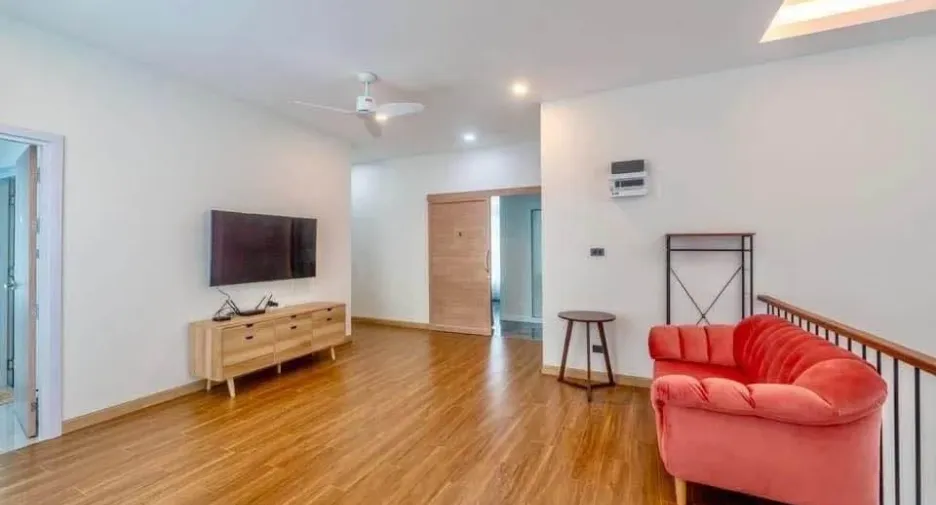 For rent 5 bedrooms villa in Bang Lamung, Chonburi