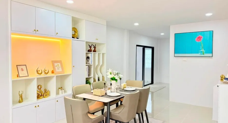 For sale 3 bedrooms townhouse in Bang Lamung, Chonburi