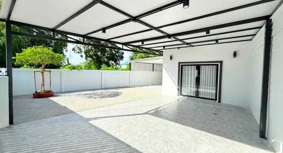 For sale 3 bedrooms townhouse in Bang Lamung, Chonburi