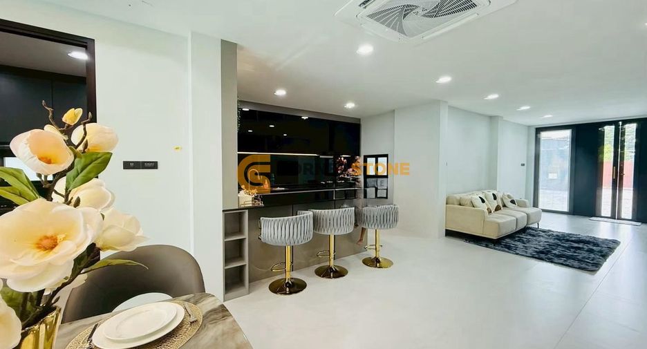 For rent 5 bedrooms house in Jomtien, Pattaya