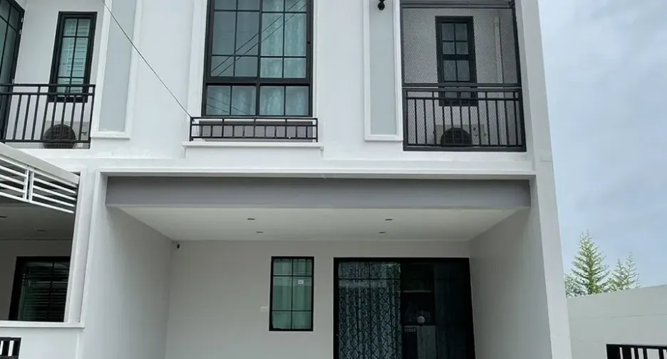 For rent 3 bedrooms townhouse in Ban Chang, Rayong
