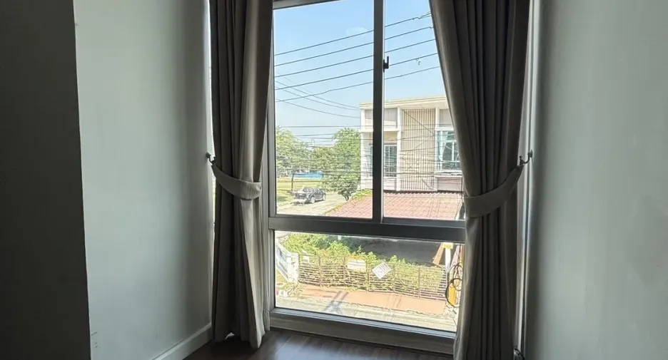 For sale and for rent 3 bedrooms townhouse in Mueang Pathum Thani, Pathum Thani