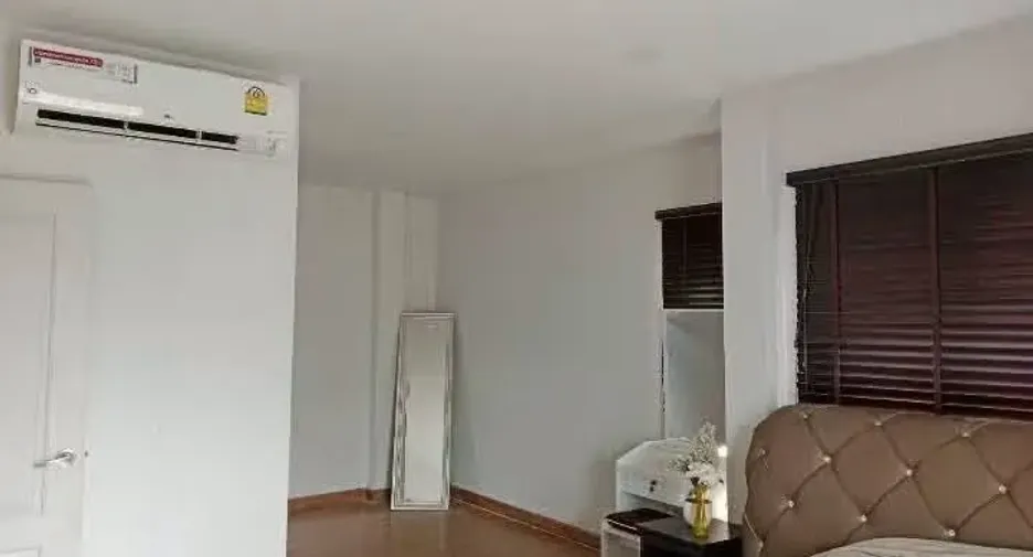 For rent 4 bedrooms house in Sai Mai, Bangkok