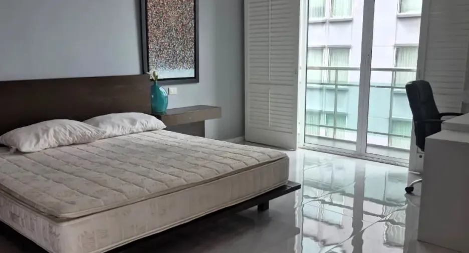 For rent 3 bedrooms condo in Watthana, Bangkok