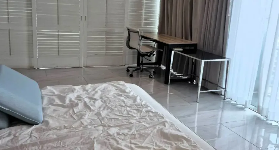 For rent 3 bedrooms condo in Watthana, Bangkok