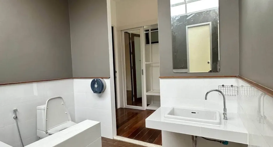 Oficina en venta y en alquiler de 4 habitaciones en Chatuchak, Bangkok