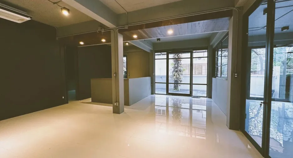 Oficina en venta y en alquiler de 4 habitaciones en Chatuchak, Bangkok