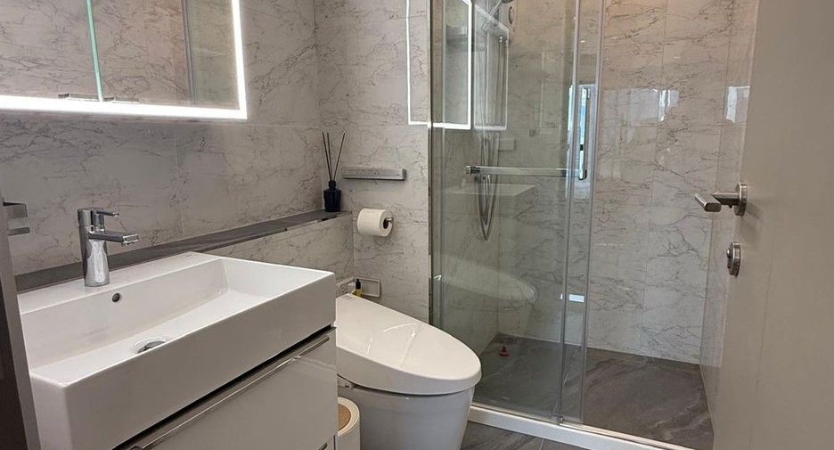 For sale 2 bedrooms condo in Huai Khwang, Bangkok