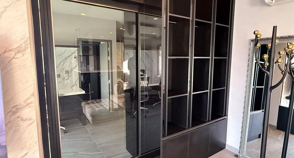 For sale 2 bedrooms condo in Huai Khwang, Bangkok