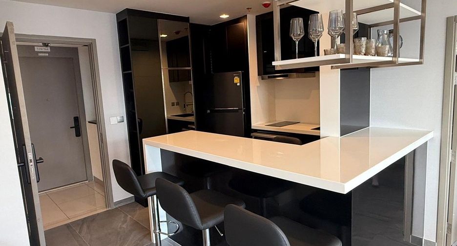 For sale 2 bedrooms condo in Huai Khwang, Bangkok