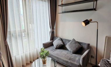 À louer studio condo à Huai Khwang, Bangkok