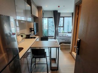 À louer studio condo à Huai Khwang, Bangkok