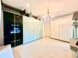 For rent 4 ベッドルーム house in Bang Kapi, Bangkok
