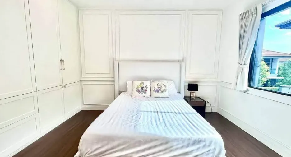 For rent 4 bedrooms house in Bang Kapi, Bangkok