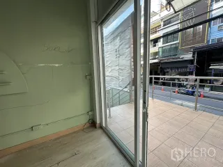 For rent retail Space in Khlong Toei, Bangkok