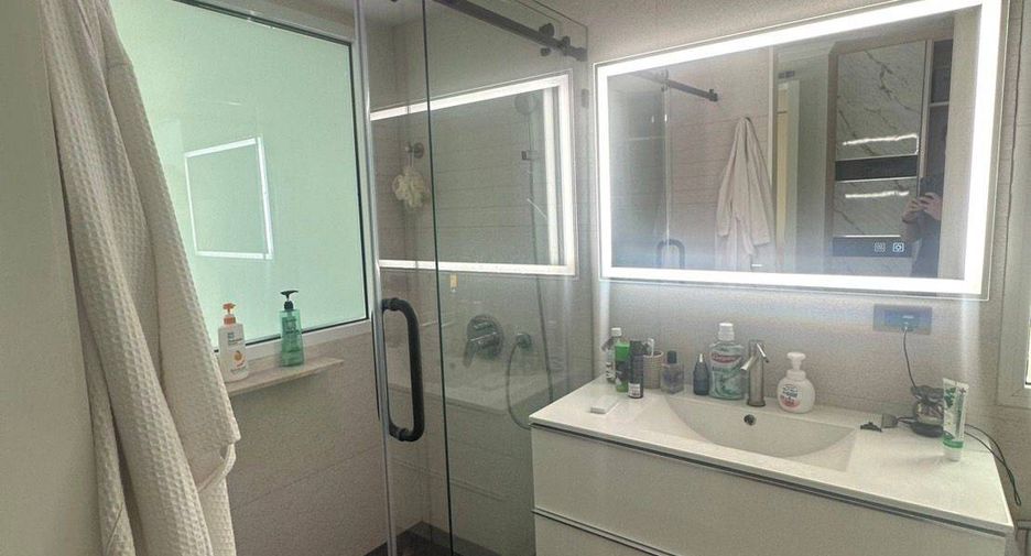 For sale 2 bedrooms condo in Watthana, Bangkok