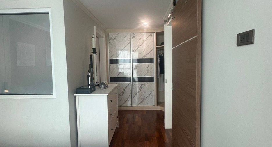 For sale 2 bedrooms condo in Watthana, Bangkok