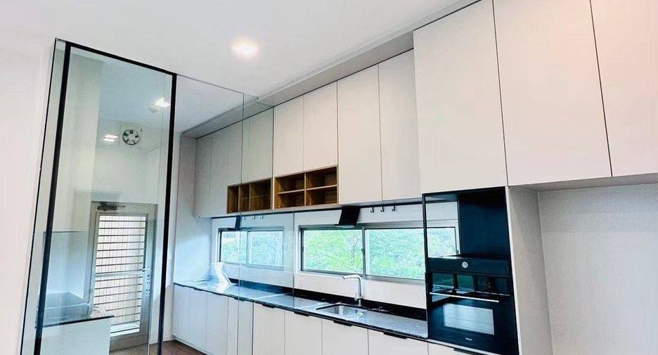 For rent and for sale 3 bedrooms house in Saphan Sung, Bangkok