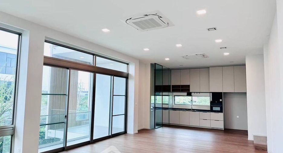 For rent and for sale 3 bedrooms house in Saphan Sung, Bangkok
