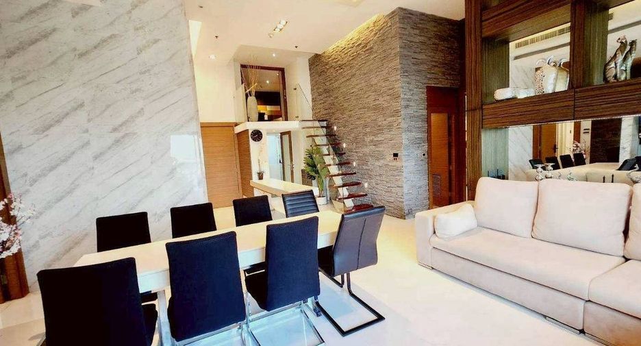For rent 4 bedrooms condo in Watthana, Bangkok