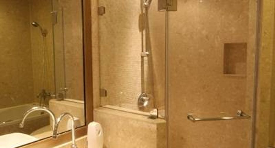 For rent 2 bedrooms condo in Pathum Wan, Bangkok